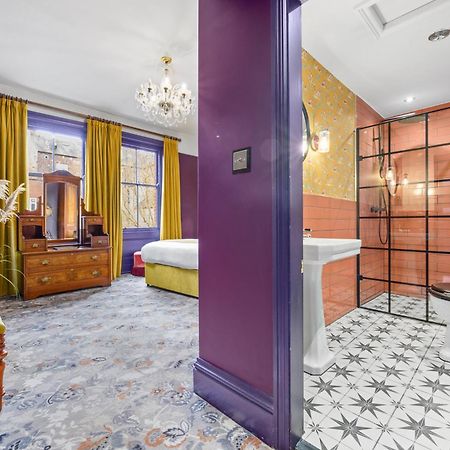 Clementine'S Guest House York Bagian luar foto The bathroom