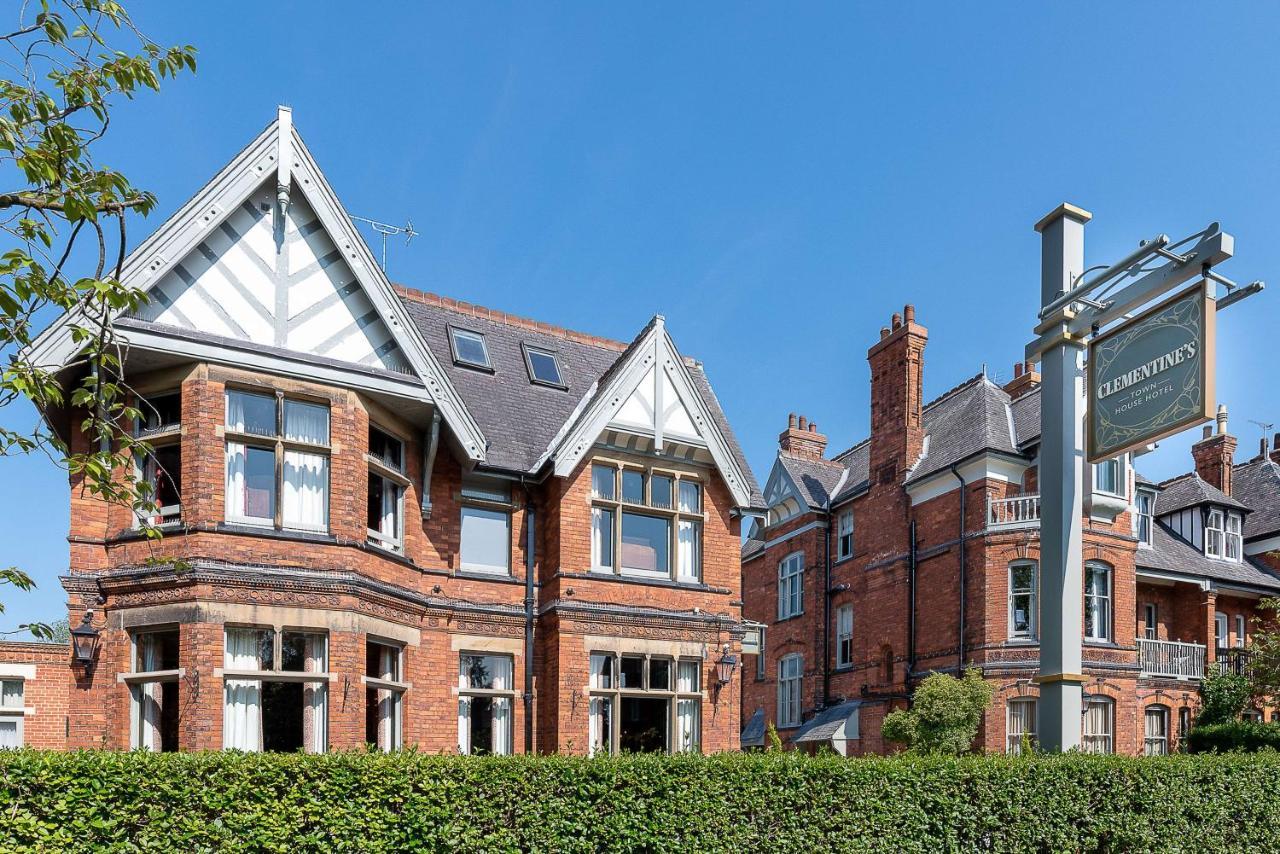 Clementine'S Guest House York Bagian luar foto The former station building, now a private house