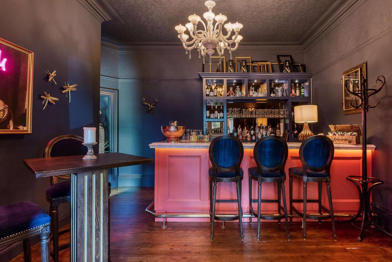 Clementine'S Guest House York Bagian luar foto The bar at the 1887