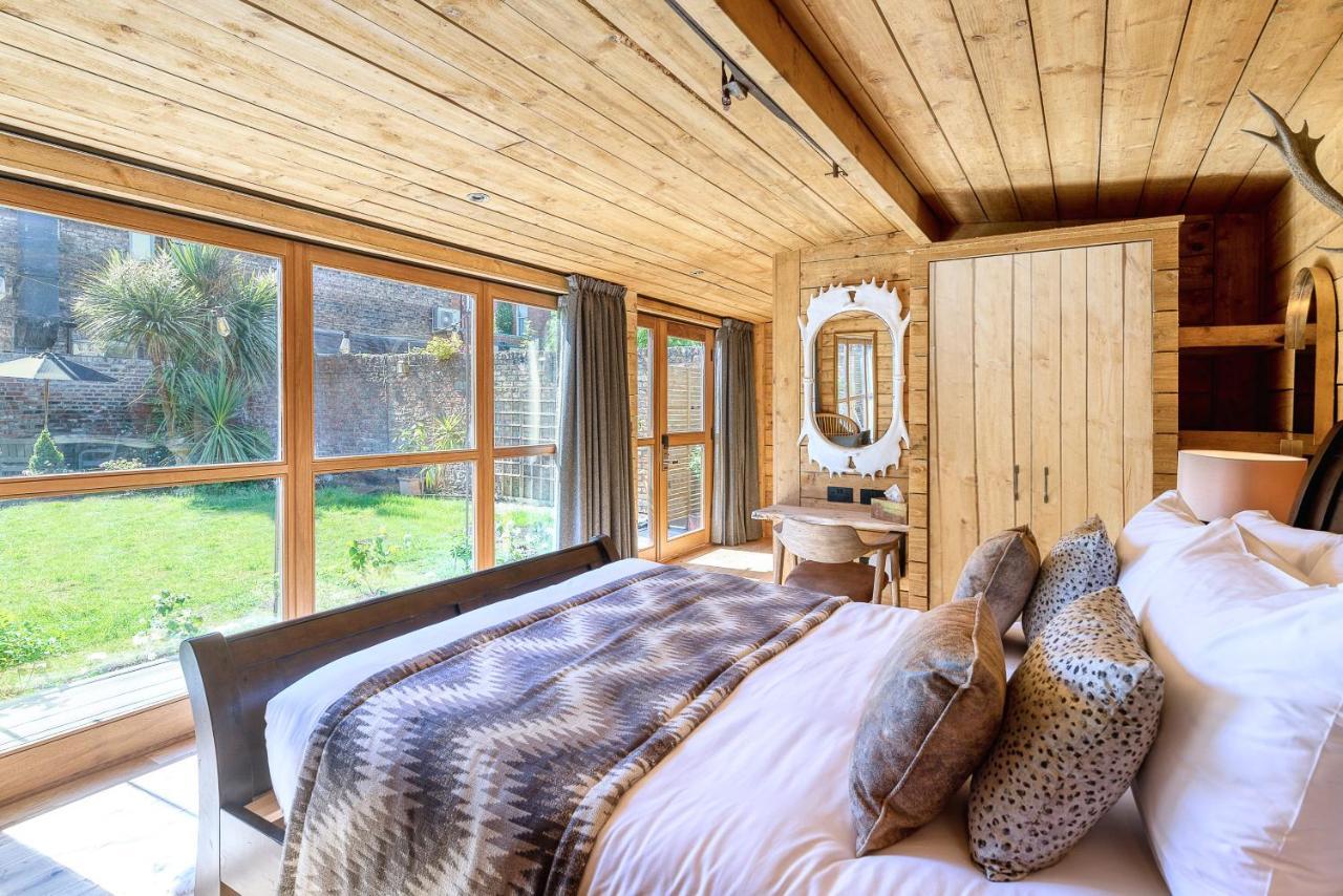 Clementine'S Guest House York Bagian luar foto A bedroom at the hotel