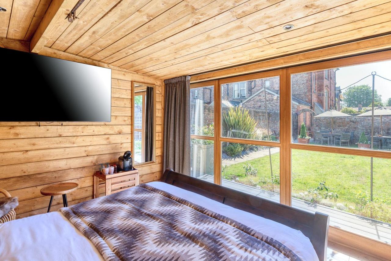 Clementine'S Guest House York Bagian luar foto The interior of a bedroom