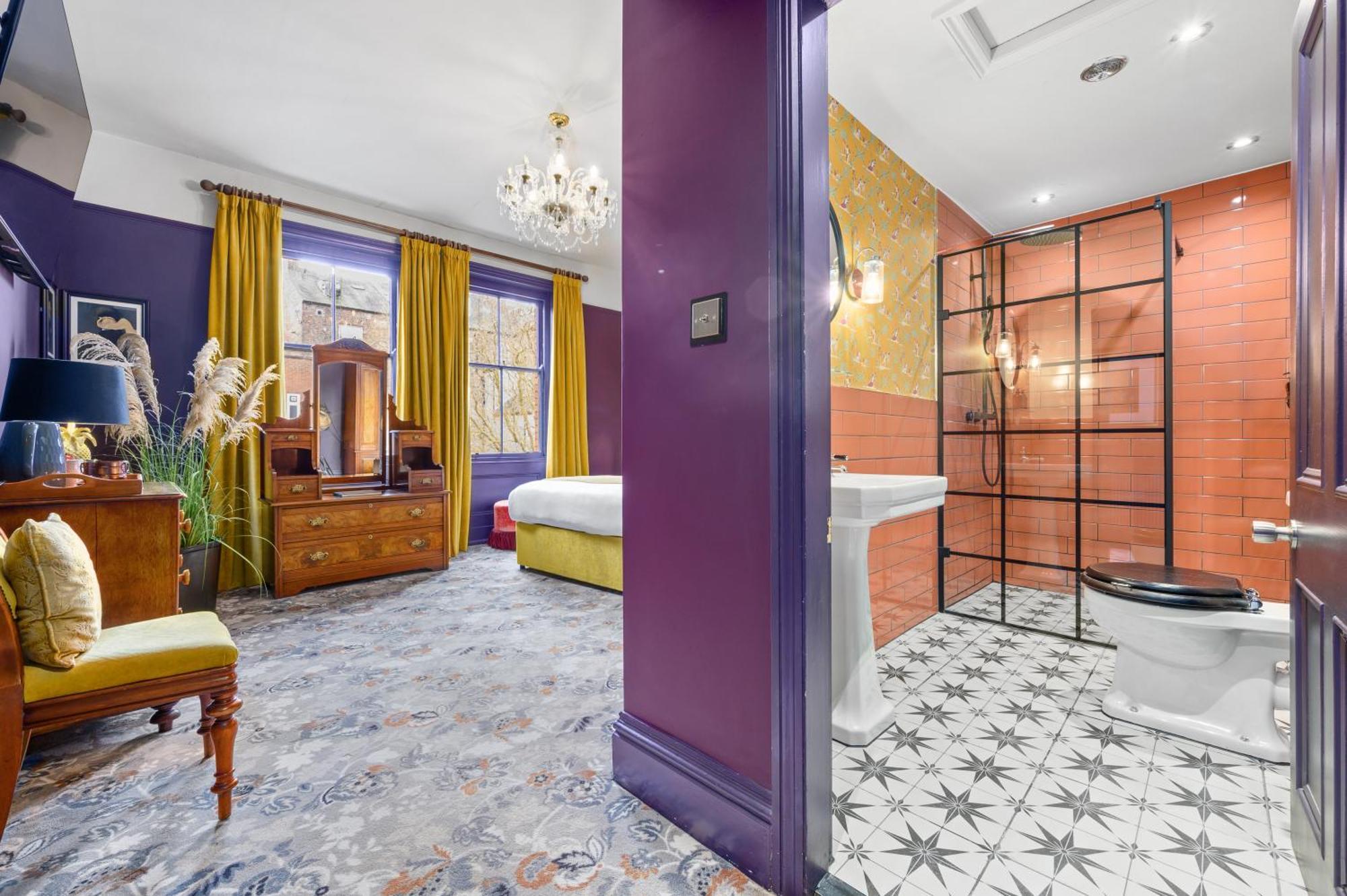 Clementine'S Guest House York Bagian luar foto The bathroom