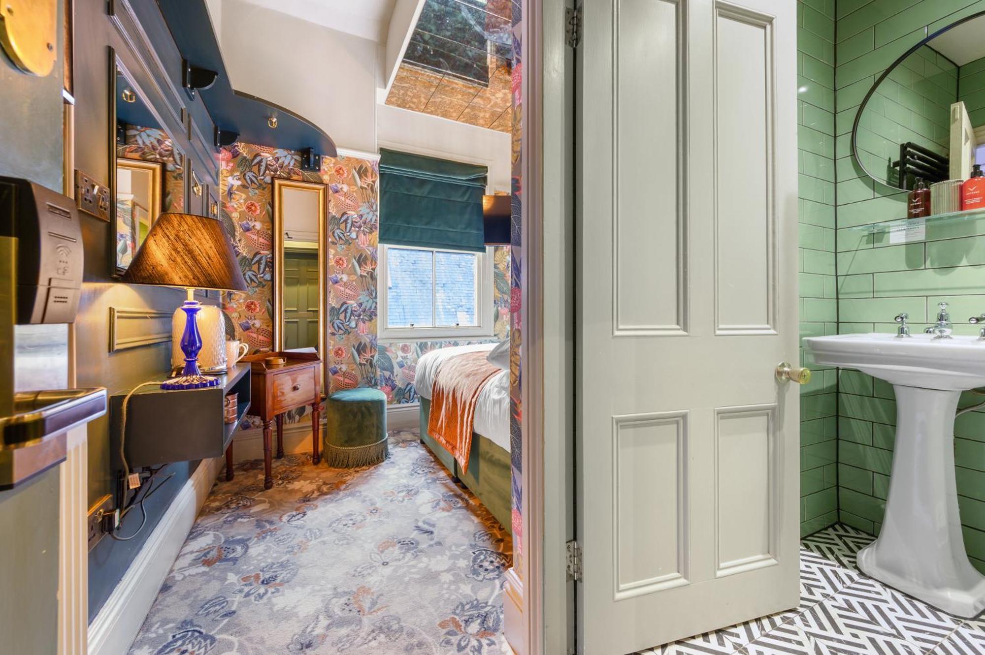 Clementine'S Guest House York Bagian luar foto A room at the hotel