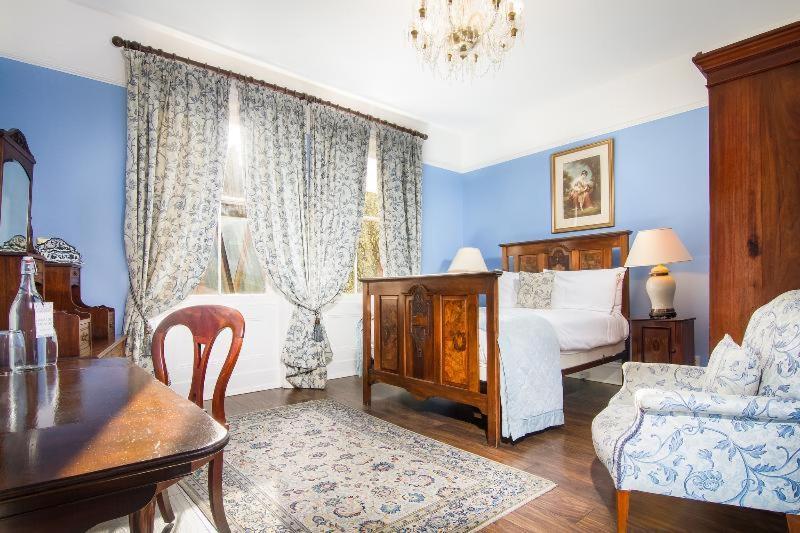 Clementine'S Guest House York Ruang foto A room at the hotel